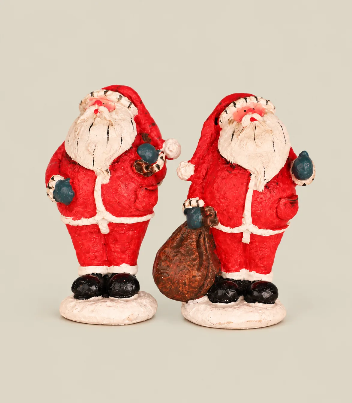 rc7 Traditional Santa Claus Christmas Figurines - Image 1